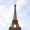 Un morceau de la Tour Eiffel vendu aux enchères, un Français se le procure à prix d'or