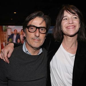 Exclusif - Prix Spécial - Yvan Attal et sa compagne Charlotte Gainsbourg  - Avant-première du film "La Vie pour de vrai" au cinéma Pathé Wepler à Paris le 18 avril 2023. © Bertrand Rindoff / Bestimage