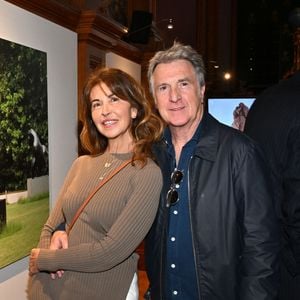 "J’ai la chance de mon côté de pouvoir continuer mon métier, ma passion, peu importe où j’habite”
Exclusif - François Cluzet et son épouse Narjis - Vernissage de l'exposition "Les Géants des Glaces" de Michel Bassompierre au musée océanographique de Monaco, le 10 avril 2024. En mettant en lumière ces espèces, l’Institut océanographique et l’artiste, en collaboration avec les Galeries Bartoux, souhaitent émouvoir et sensibiliser le visiteur sur les grands enjeux des régions polaires. Cette exposition temporaire s’inscrit dans le cadre du programme polaire porté par l’Institut océanographique depuis 2022.
Sept œuvres monumentales de Michel Bassompierre, l’un des artistes les plus importants de la sculpture animalière contemporaine, investiront le Musée océanographique et son toit terrasse. À cette occasion, le sculpteur dévoilera cinq nouvelles créations, spécialement réalisées pour cette exposition : quatre ours polaires ainsi qu'un manchot empereur de 3 mètres de hauteur.

© Bruno Bebert / Bestimage