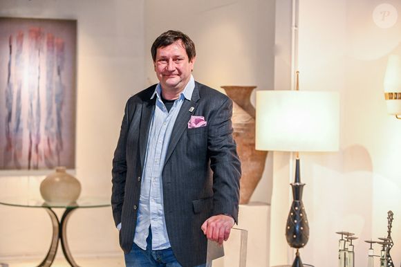 Exclusif - Caroline Margeridon (Affaire conclue sur France 2) , dédicace son livre "Libre!" dans la boutique Haute Antiques 207 de son ami et collègue dans l'émission Stéphane Vanhandenhoven à Bruxelles le 14 novembre 2021. © Frédéric Andrieu / Bestimage