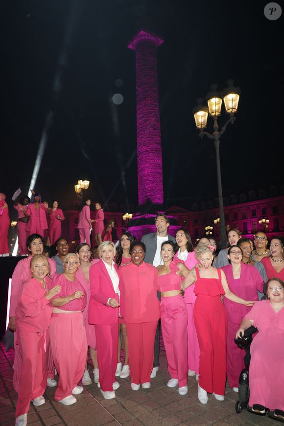 Evelyne Dhéliat, Alice Detollenaere, Camille Lacourt et Claudia Tagbo - Lancement de la campagne Octobre Rose 2024 sur la Place Vendôme à Paris le 30 septembre 2024, autour d'un spectacle magique et émouvant, mettant en scène des femmes concernées, mis en scène par Amir pour le coup d'envoi de la campagne annuelle de lutte contre les cancers du sein. © Coadic Guirec/Bestimage