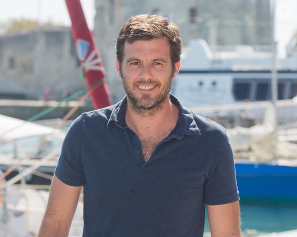 A l'écran, l'intéressé incarne le rôle d'un père de famille et d'un professeur de sport... Pour jouer avec brio son personnage, Lannick Gautry s'est aussi délesté de plusieurs kilos comme il l'a rapporté à nos confrère de "Puremédias".

Lannick Gautry - Photocall de "Le Mystère du lac" dans le cadre du 17ème festival de fiction TV de La Rochelle sur le Vieux Port, le 10 septembre 2015.