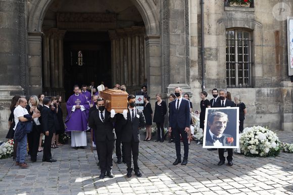 Sorties - Obsèques de Jean-Paul Belmondo en l'église Saint-Germain-des-Prés, à Paris le 10 septembre 2021. © Cyril Moreau / Bestimage