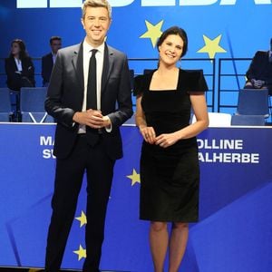 Une conséquence directe à un jeu de chaises musicales entamé il y a peu.

Maxime Switek et Apolline de Malherbe - Elections européennes 2024 : débat entre les têtes de liste sur BFM Tv le 27 mai 2024.

© Coadic Guirec / Bestimage