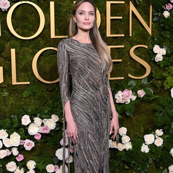 Angelina Jolie nommée pour son rôle dans Maria est apparue tout sourire au bras de Zahara Jolie, sa fille de 19 ans. 

Angelina Jolie lors de la 82ème édition des Golden Globes au Beverly Hilton à Los Angeles, le 5 janvier 2024.