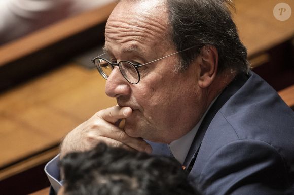 Le député socialiste et apparenté François Hollande regarde et fait des gestes pendant la séance des questions au gouvernement à l'Assemblée nationale, la chambre basse du parlement français, à Paris le 3 juin 2025. Photo by Eliot Blondet/ABACAPRESS.COM