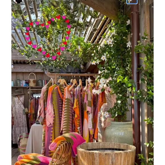 L’une de ses soirées marquantes s’est déroulée au Provençal Golf de Biot, où musique live et golf nocturne ont rythmé la soirée. 

Estelle Lefébure a partagé plusieurs clichés de ses vacances dans le sud de la France sur Instagram.