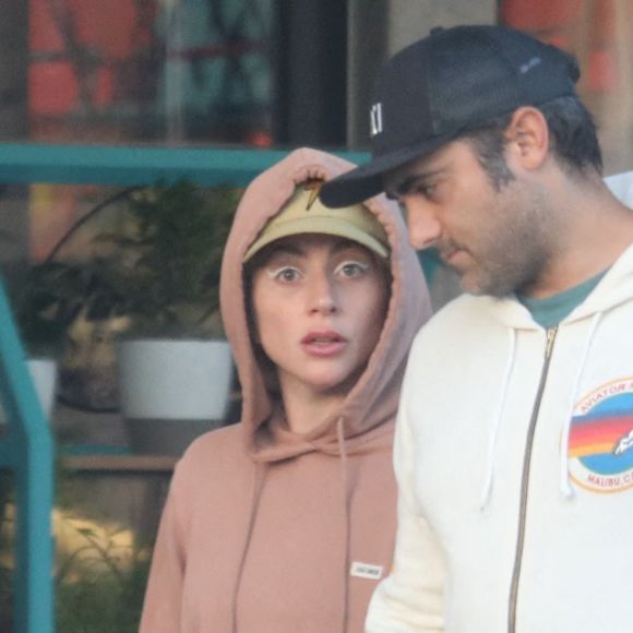 Exclusif - Lady Gaga et son compagnon Michael Polansky font du shopping à Malibu le 21 mai 2022.