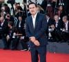 Le film, réalisé par Cédric Jimenez, évoque une société contrôlée par l’intelligence artificielle.

Gilles Lellouche (habillé en Prada, montre Audemars Piguet) lors de la cérémonie de clôture du 82ème Festival International du Film de Venise (La Mostra), Italie, le 6 septembre 2025. © SGP/Bestimage