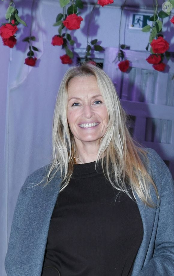 La mère d'Ilona et Emma Smet, fruits de son mariage passé avec David Hallyday, va animer une chronique dédiée aux femmes de plus de 50 ans. Exclusif - Estelle Lefébure - Le comédien Redouane Bougheraba inaugure son restaurant "Le Peaky" à Paris le 20 novembre 2024. © Rachid Bellak/Bestimage