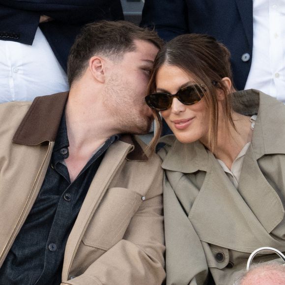Antoine Dupont et Iris Mittenaere ensemble à Roland-Garros

Antoine Dupont et Iris Mittenaere assistent au tournoi de Roland Garros 2025 à Paris, France. Photo par Laurent Zabulon/ABACAPRESS.COM