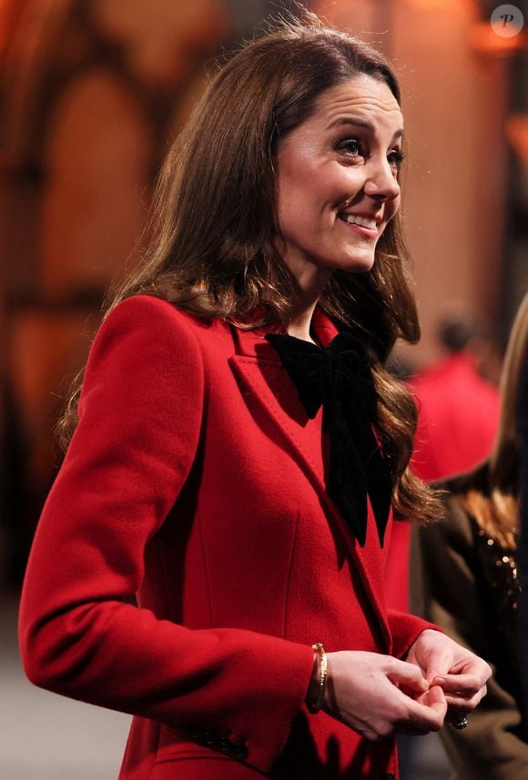 Elle est apparue dans son magnifique manteau signé Sarah Burton pour Alexander McQueen. 

Catherine Kate Middleton, princesse de Galles, lors du service de chants de Noël Together At Christmas à l'abbaye de Westminster, Londres le 6 décembre 2024.

© Julien Burton / Bestimage