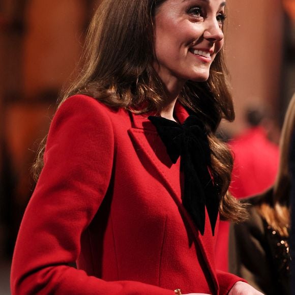 Elle est apparue dans son magnifique manteau signé Sarah Burton pour Alexander McQueen. 

Catherine Kate Middleton, princesse de Galles, lors du service de chants de Noël Together At Christmas à l'abbaye de Westminster, Londres le 6 décembre 2024.

© Julien Burton / Bestimage