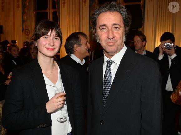La jeune femme, discrète, a déjà tenu un rôle au cinéma dans un film de Claire Denis, où sa mère tient la tête d'affiche...

Paolo Sorrentino et Hana Magimel, fille de Juliette Binoche et de Benoît Magimel, au Ministère de la Culture à Paris, le 19 janvier 2018. Crédit Veeren/Bestimage