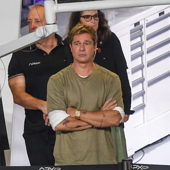 Abu Dhabi -  Brad Pitt sur le tournage de son nouveau film "F1" le 5 décembre 2024. Backgrid UK/ Bestimage