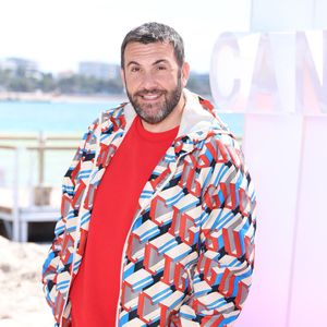 Laurent Ournac lors du photo call de ''Camping paradis' sur la plage du Majestic lors de la 7eme saison de 'CanneSeries' à Cannes le 6 Avril 2024
Denis Guignebourg/BestImage