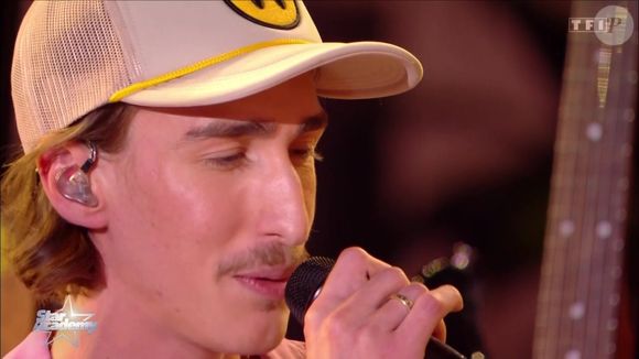 Il écrit et interprète ses propres chansons.
Lenny dans la Star Academy samedi 18 octobre sur TF1.