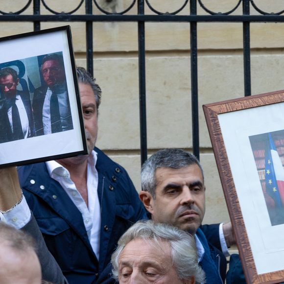 Atmosphère autour du domicile de Nicolas Sarkozy avant d'être incarcéré à la prison de La Santé à Paris, France, le 21 octobre 2025. 

© Shana Abitbol/Bestimage