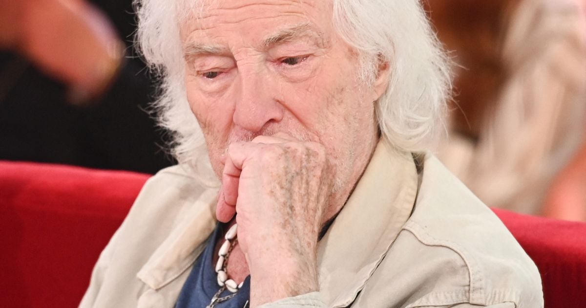 Hugues Aufray n'a plus d'argent, il a vendu sa maison de Marnes-la-Coquette  pour ses enfants : "Ils étaient sans le sou" - Purepeople