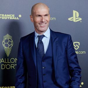 Le profil athlétique et l'expérience internationale de la nouvelle recrue font déjà le bonheur de son nouveau club et assurément toute la fierté de Zinédine Zidane.

Zinedine Zidane - Photocall de la 66ème cérémonie du Ballon d’Or au Théâtre du Chatelet à Paris le 17 octobre 2022. 

© Cyril Moreau/Bestimage