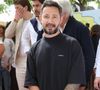 Le lieu propose ses célèbres desserts en trompe-l’œil, des viennoiseries, ainsi qu’une carte salée pensée comme une "cuisine boulangère". 

Les Chefs à Saint-Tropez fêtent les producteurs 2025 - Inauguration de la 5e édition,  les Chefs et les producteurs se retrouvent sur la place des Lices à Saint-Tropez, le 3 mai 2025. Le chef pâtissier Cédric Grolet Président du Jury du concours de Patisserie - La Tropezienne. ©Jean-Marc Lhomer / Bestimage.