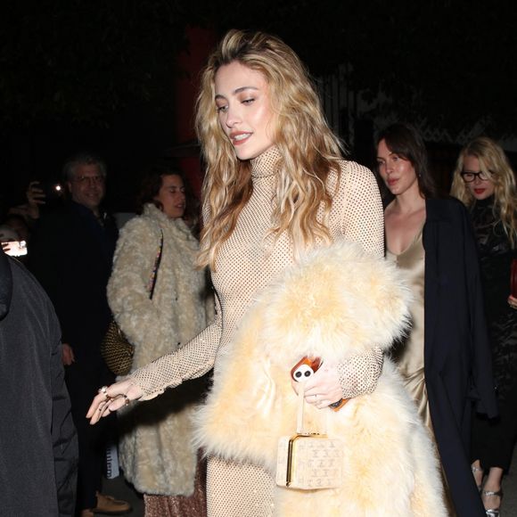 Los Angeles, CA - Paris Jackson fait tourner les têtes dans une superbe robe longue lors de la soirée Amazon MGM Studios x Vanity Fair, qui s'est tenue au Bar Marmont à Los Angeles.