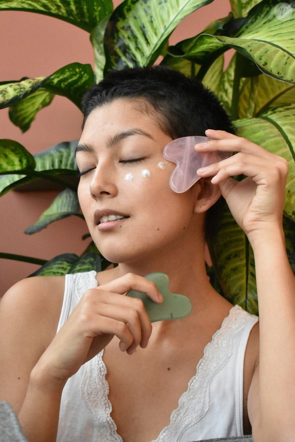 Les crèmes et gel-crèmes aux textures légères permettent de nourrir l'épiderme sans obstruer les pores ni créer d'imperfections.