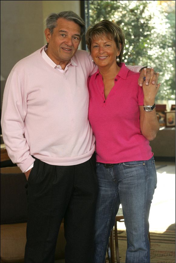 Depuis, Guy Ullens - qui a célébré son 90ème anniversaire en janvier - semble avoir refait sa vie avec une personnalité qu'il connait bien...

Archives - Rendez-vous avec Guy Ullens et sa femme la baronne Myriam Ullens de Schooten. Le 20 octobre 2007 (Photonews / Bestimage).