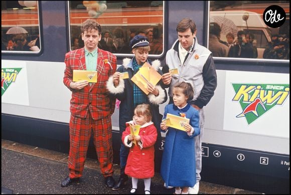 Malgré ce combat, l'ancien membre du Club Dorothée refuse de se laisser définir par ce diagnostic. 

Archives : Patrick Simpson-Jones et Dorothée avec des enfants sur le quai d'une gare 1997 AGENCE / BESTIMAGE