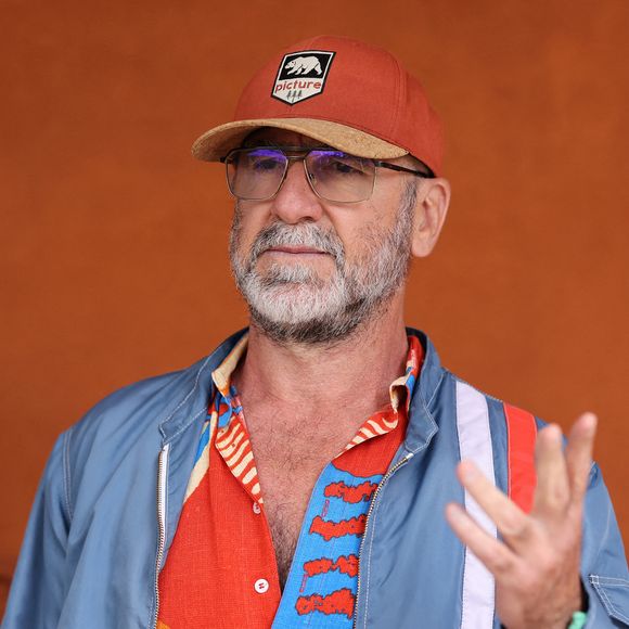 Eric Cantona au village des Internationaux de France de tennis de Roland Garros 2024, à Paris, le 7 juin 2024.

Photo : Jacovides-Moreau / Bestimage