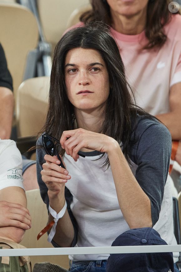 Suzanne Lindon - Célébrités dans les tribunes des Internationaux de France de tennis de Roland Garros 2024 à Paris le 26 mai 2024. © Moreau-Jacovides/Bestimage