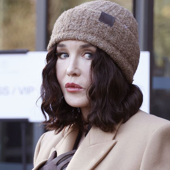 Isabelle Adjani - Les célébrités au défilé Stella McCartney Collection Prêt-à-Porter Automne/Hiver 2025-2026 lors de la Fashion Week de Paris (PFW) le 5 mars 2025.
© Christophe Aubert via Bestimage