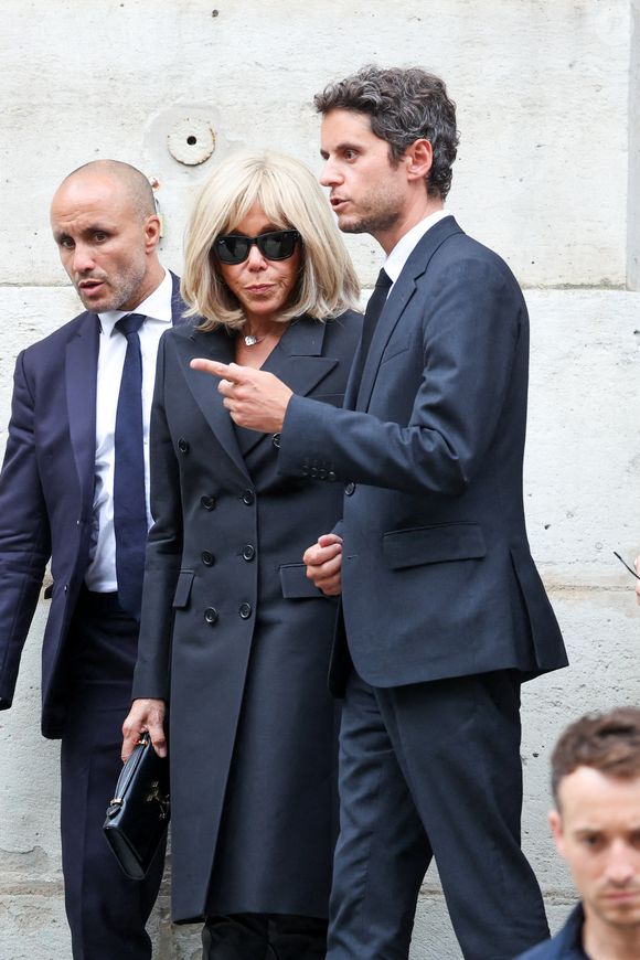 Grabriel Attal, Brigitte Macron - Sorties des obsèques de Thierry Ardisson en l’église Saint-Roch de Paris, France, le 17 juillet 2025. © Clovis-Jacovides/Bestimage