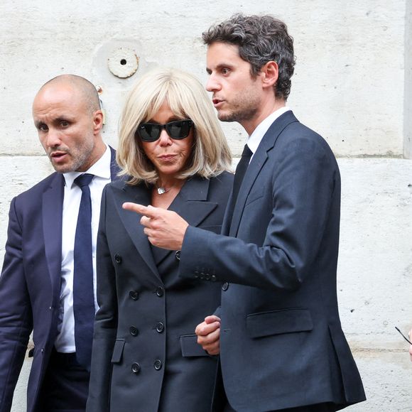 Grabriel Attal, Brigitte Macron - Sorties des obsèques de Thierry Ardisson en l’église Saint-Roch de Paris, France, le 17 juillet 2025. © Clovis-Jacovides/Bestimage
