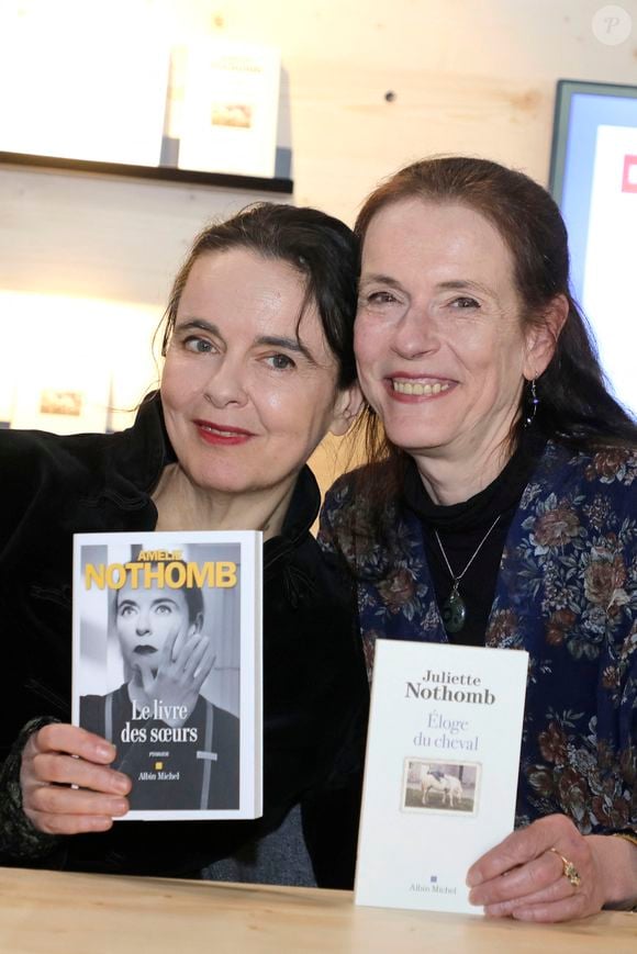 Amelie Nothomb avec sa soeur Juliette Nothomb - Festival du Livre de Paris 2023 au Grand Palais Éphémère le 21 avril 2023.
© Cedric Perrin / Bestimage