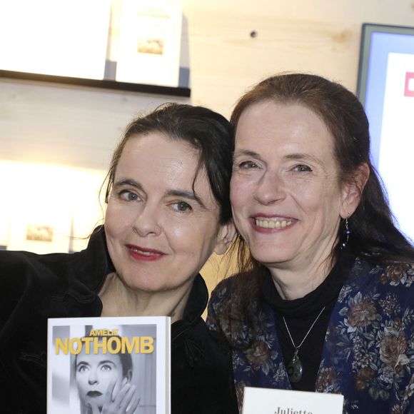 Amelie Nothomb avec sa soeur Juliette Nothomb - Festival du Livre de Paris 2023 au Grand Palais Éphémère le 21 avril 2023.
© Cedric Perrin / Bestimage
