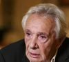 Après pris sa retraite musicale, Michel Sardou profite de sa famille.

Émission "Sept à Huit" sur TF1