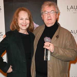Le producteur Dominique Besnehard, grand ami de Nathalie Baye et parrain de Laura, aide sa filleule dans cette tâche difficile. Il a confié sur le plateau de C a vous : "Nous organisons les obsèques, elle est très courageuse"

Nathalie Baye et Dominique Besnehard à la 27ème cérémonie des Lauriers de l'Audiovisuel au théâtre Marigny à Paris le 21 février 2022. © Coadic Guirec/Bestimage