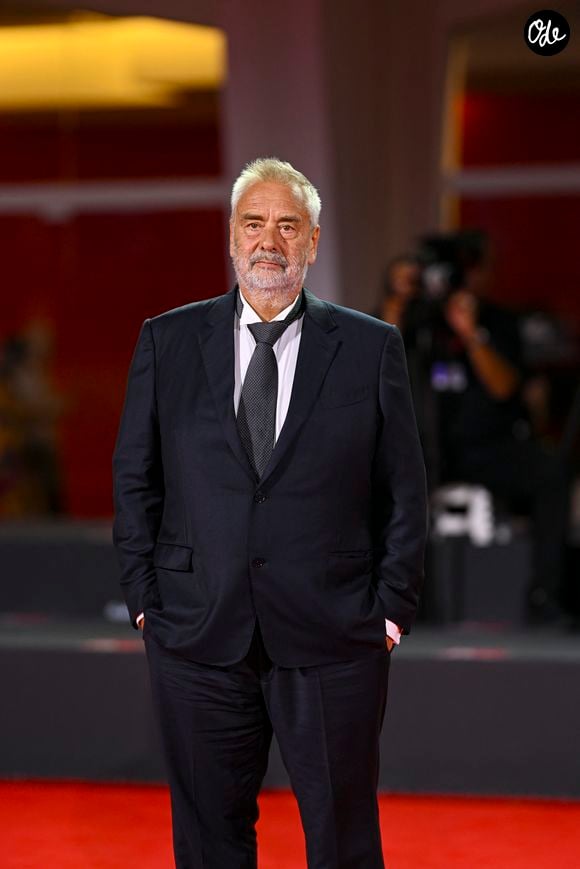 Le réalisateur possède le château des Laitiers, à Cisai-Saint-Aubin, dans l’Orne, au cœur d’un domaine d’environ 160 hectares où réside également sa mère Danielle.

Luc Besson à la première de 'Father Joe' lors du 83ème Festival International du Film de Venise (Mostra), à Venise, Italie, le 6 septembre 2026. © Pierre Perusseau/Bestimage