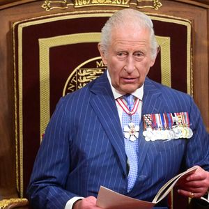 Le roi Charles III prononce le discours du Trône sur le parquet du Sénat lors de l'ouverture officielle du Parlement du Canada, dans la salle du Sénat de l'édifice du Sénat du Canada, à Ottawa, dans le cadre de la visite royale de deux jours au Canada. Photo de Victoria Jones/PA Wire/ABACAPRESS.COM