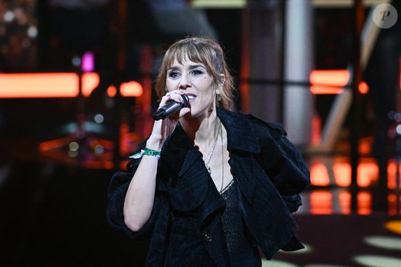 La chanteuse française Zaz se produit lors de l'émission du Téléthon sur France Télévision à Paris le 5 décembre 2025. Photo Firas Abdullah/Abaca