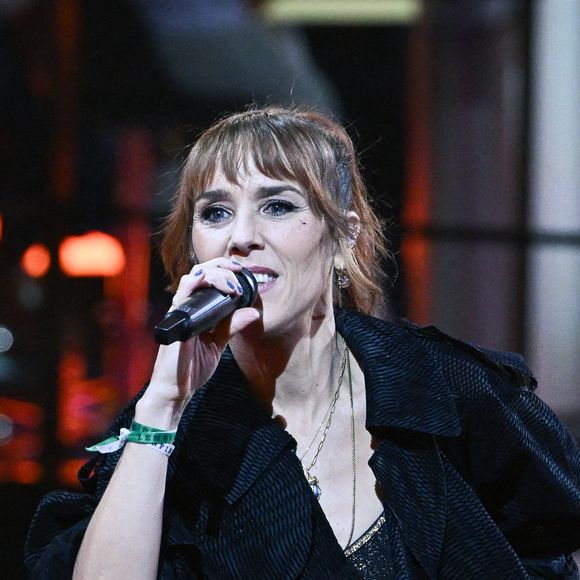 La chanteuse française Zaz se produit lors de l'émission du Téléthon sur France Télévision à Paris le 5 décembre 2025. Photo Firas Abdullah/Abaca