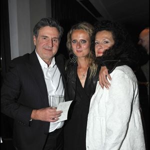 Sa mère, Anne Jousset, est également actrice
Daniel Auteuil, sa fille et sa mère Anne Jousset - Soirée après l'avant-première du film La Fille du puisatier au restaurant Flora Danica le 14 avril 2011. Photo : RINDOFF-GUIREC / BESTIMAGE