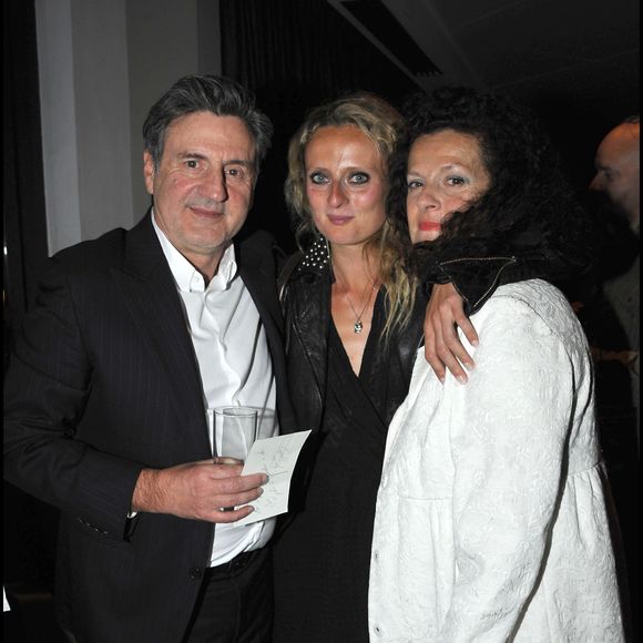 Sa mère, Anne Jousset, est également actrice

Daniel Auteuil, sa fille et sa mère Anne Jousset - Soirée après l'avant-première du film La Fille du puisatier au restaurant Flora Danica le 14 avril 2011. Photo : RINDOFF-GUIREC / BESTIMAGE