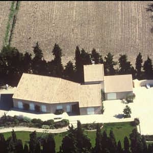 Abraham Drucker, avait déjà été charmé par la région dans les années 1970 au moment de sa retraite. 

Archives - Maison de Michel Drucker à Mausanne