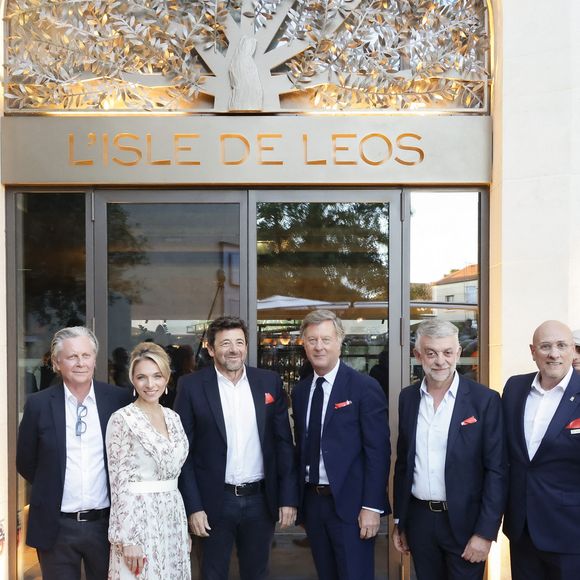 Exclusif -  Jean-Philippe Nuel (Architecte d’intérieur), Maud Bailly (Directrice générale Sofitel, MGallery & Emblems), Sébastien Bazin (PDG du groupe Accor), Patrick Bruel, Pierre Gonzalvez (Maire de l’Isle sur la Sorgue), Emmanuel Borla (Directeur de l’hôtel) - Patrick Bruel inaugure son hôtel cinq étoiles "L'Isle de Leos MGallery" à L'Isle-sur-la-Sorgue, France, le 23 septembre 2025. 
 © Jack Tribeca / Bestimage