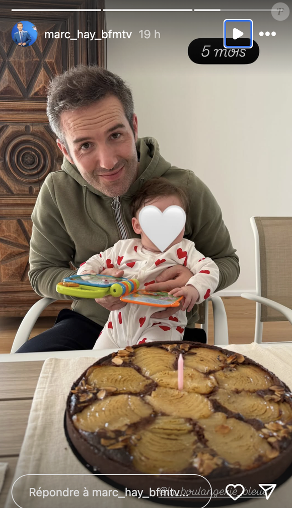 Pour l'occasion, le papa comblé avait acheté un gâteau et placé dessus une bougie à souffler pour l'enfant.

Marc Hay (BFMTV) avec sa fille