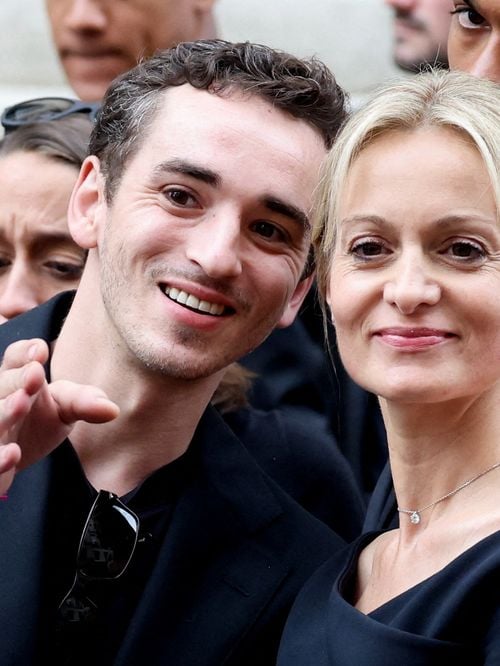 Un nouveau chapitre pour Gaston, le fils de Thierry Ardisson : son mariage célébré après le départ de ses deux parents, Audrey Crespo-Mara aux premières loges