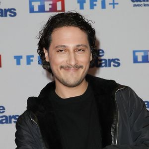 Il avait remporté le concours de TF1 avec 53 % des voix face à Juju Fitcats.

Samuel Bambi lors du photocall de lancement de la saison 2026 de "Danse avec les stars" (DALS) au siège de TF1 à Boulogne-Billancourt le 18 décembre 2025.

© Coadic Guirec/Bestimage