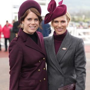 Et d'autres membres de la famille royale font des entorses, comme la princesse Beatrice

La famille royale Britanniques assiste au festival de Cheltenham sur l'Hippodrome de Cheltenham le 12 mars 2025.